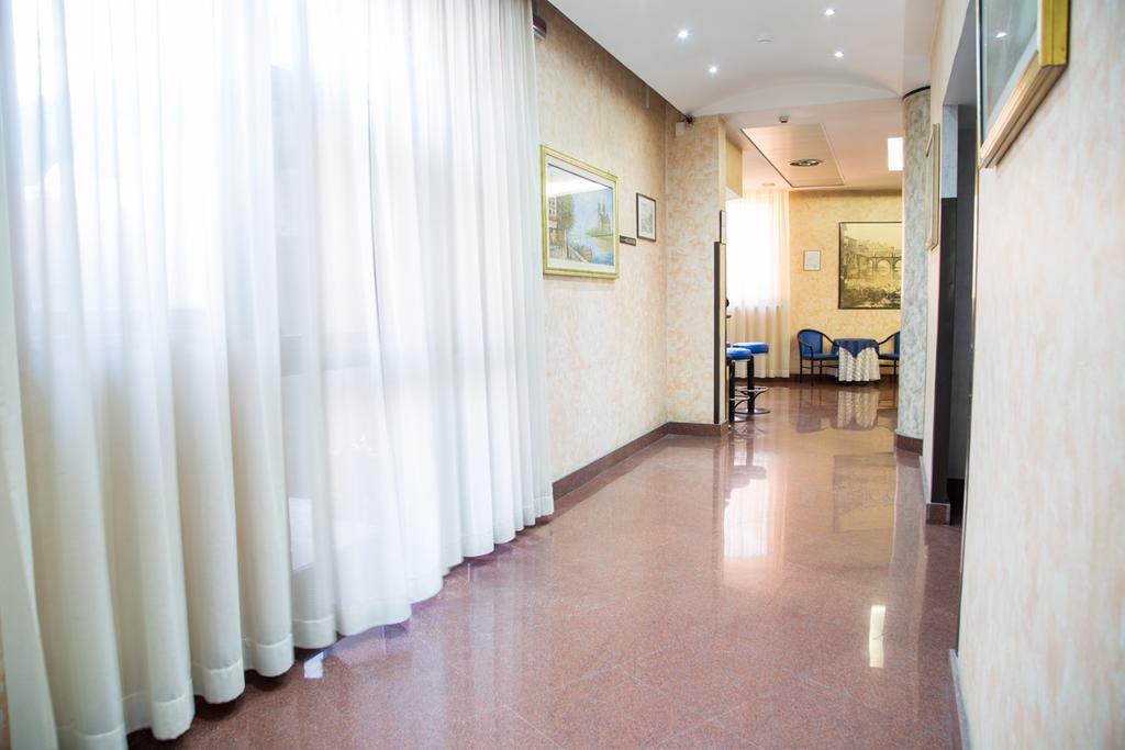 Hotel Santa Maura โรม ภายนอก รูปภาพ