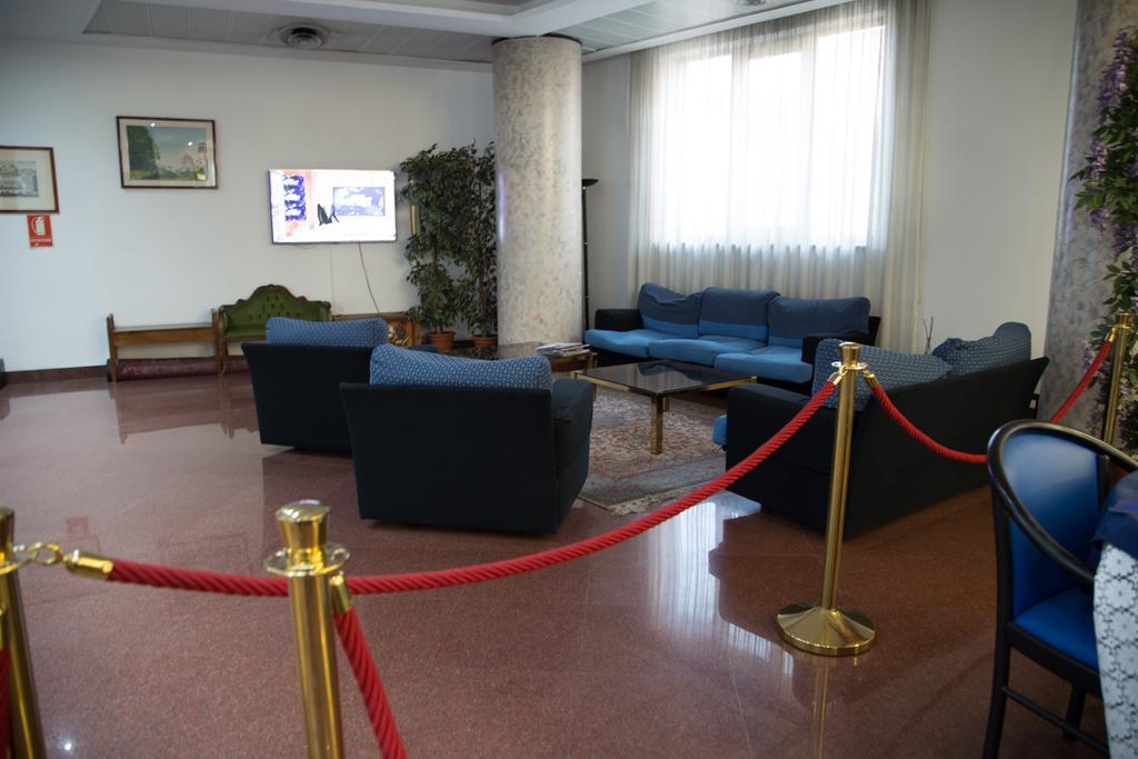 Hotel Santa Maura โรม ภายนอก รูปภาพ